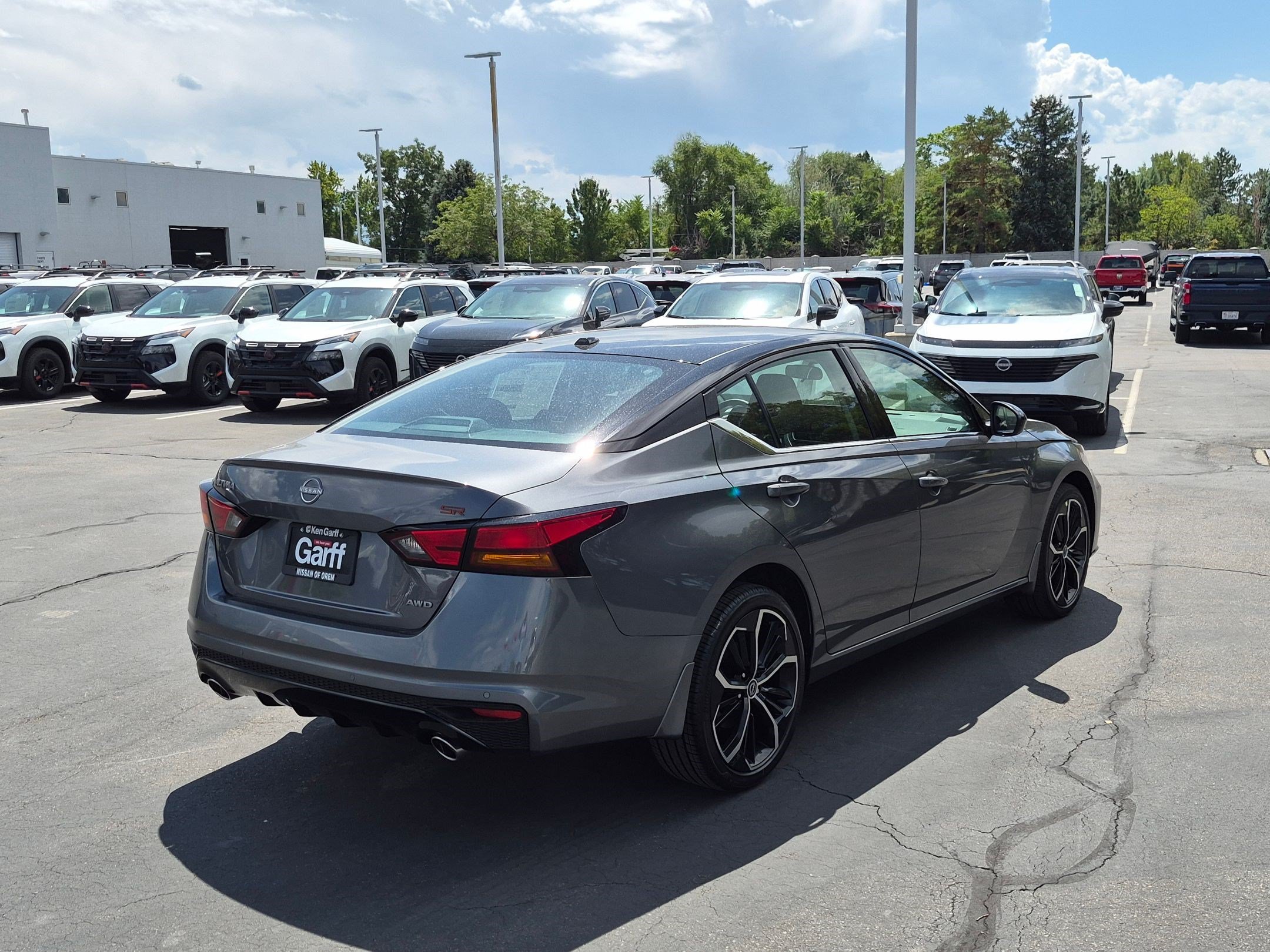 New 2026 Gun Metallic / Super Black Two-tone Nissan SR image 3