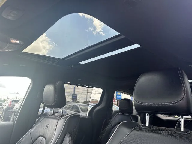 Used 2018 Black Chrysler Limited image 21