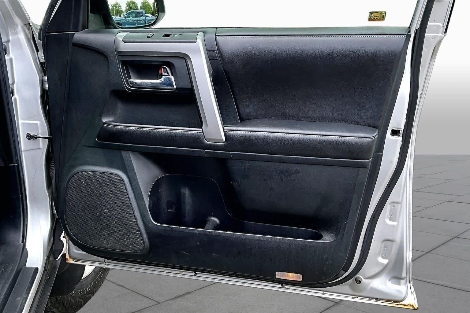 Used 2015 Classic Silver Metallic Toyota SR5 Premium image 21