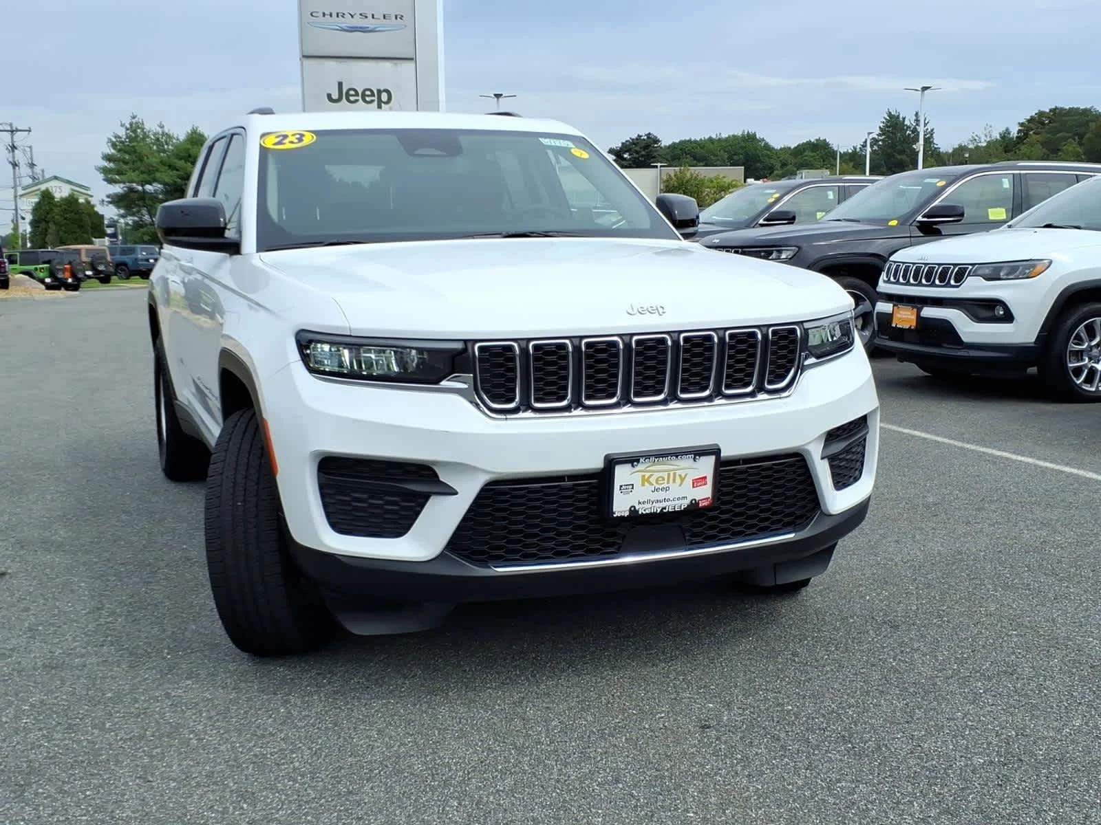 Used 2023 Bright White Clearcoat Jeep Laredo image 4