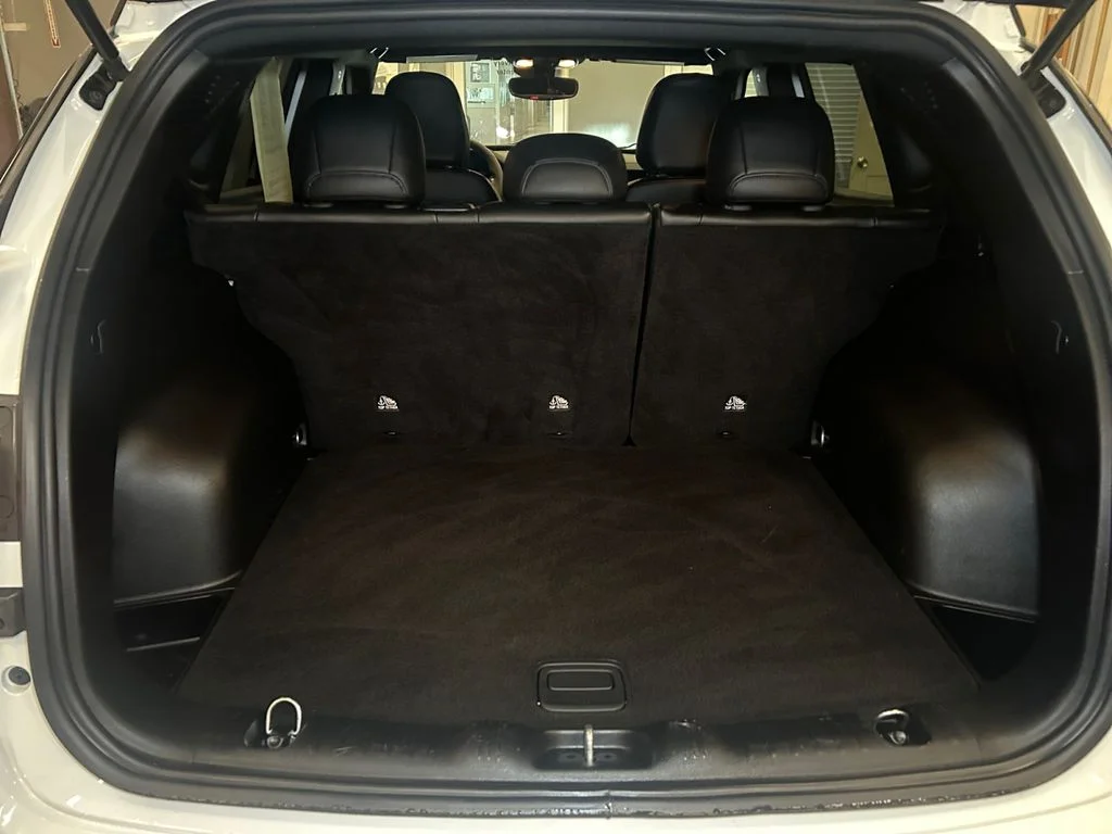 Used 2025 Bright White Jeep Trailhawk image 18