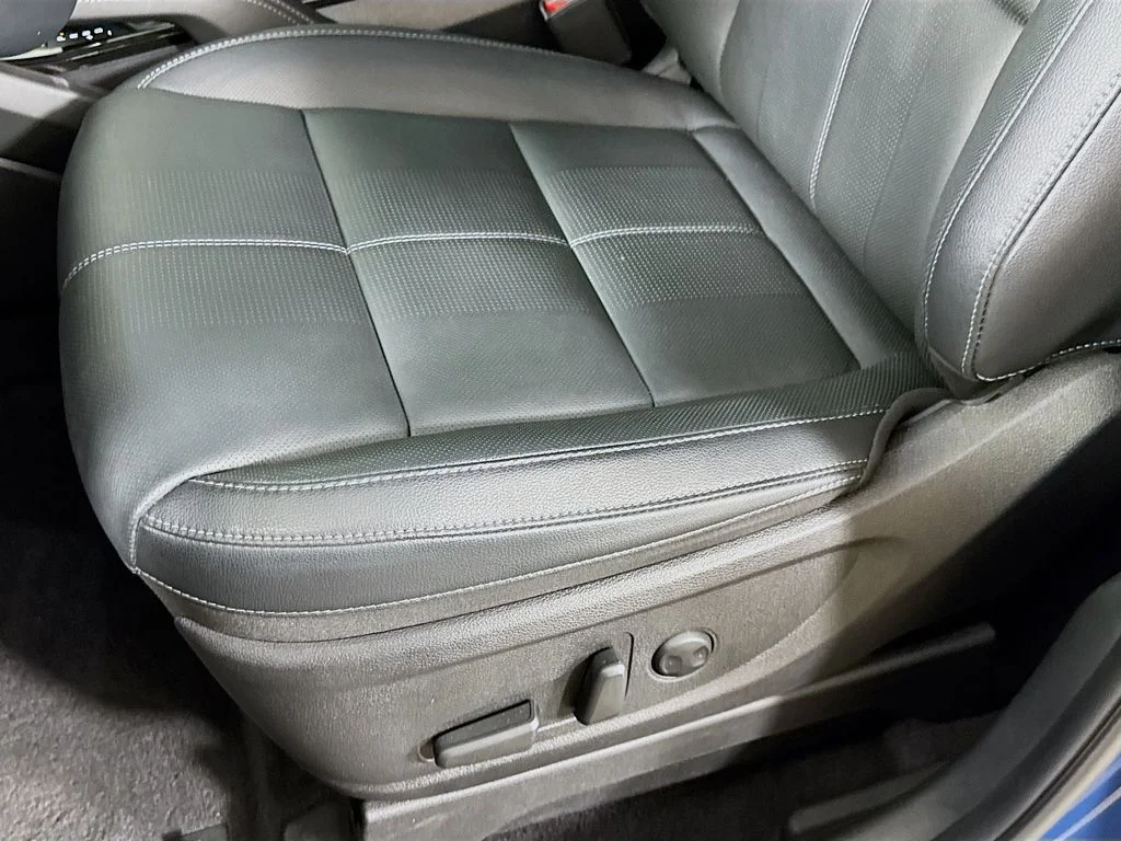 Used 2025 Black Kia EX image 23