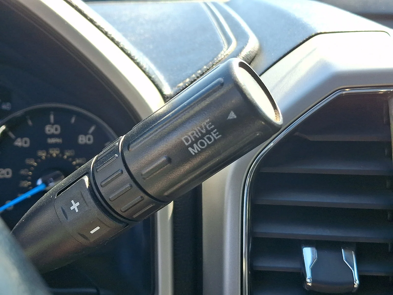Used 2020 Velocity Blue Metallic   E7 Ford LARIAT image 22