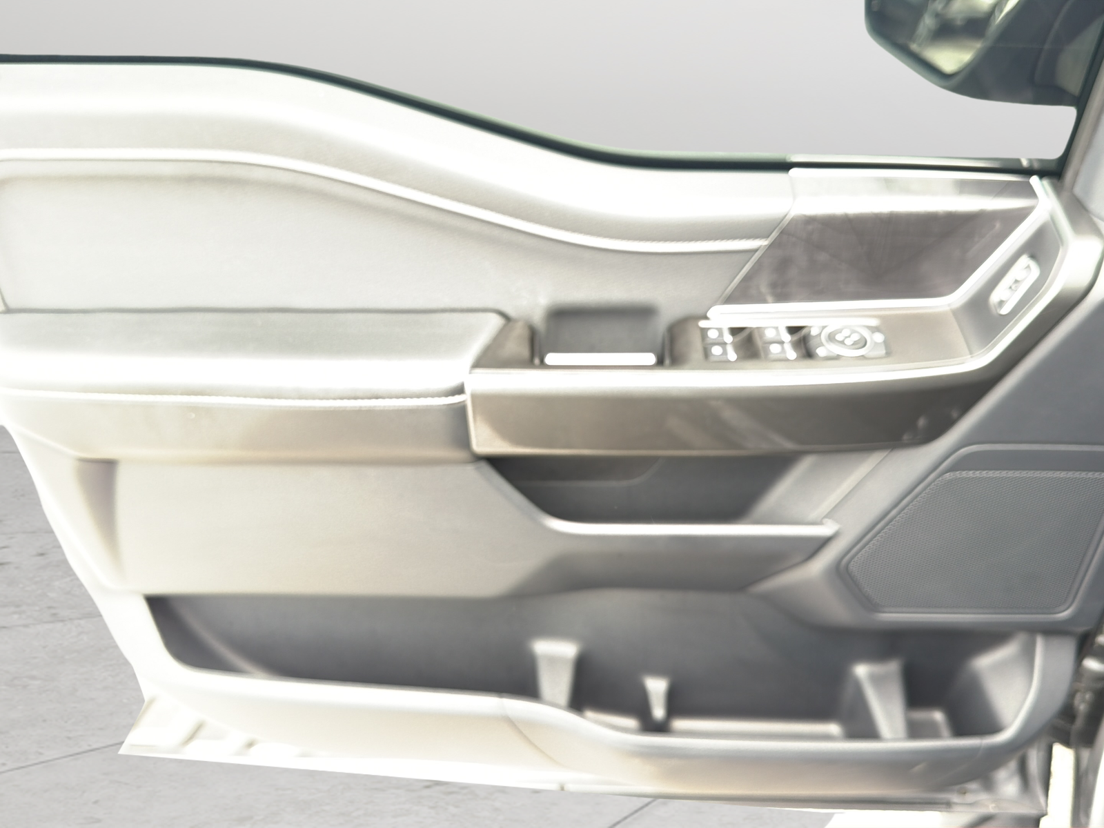 Used 2023 Gray Metallic Ford XLT image 28