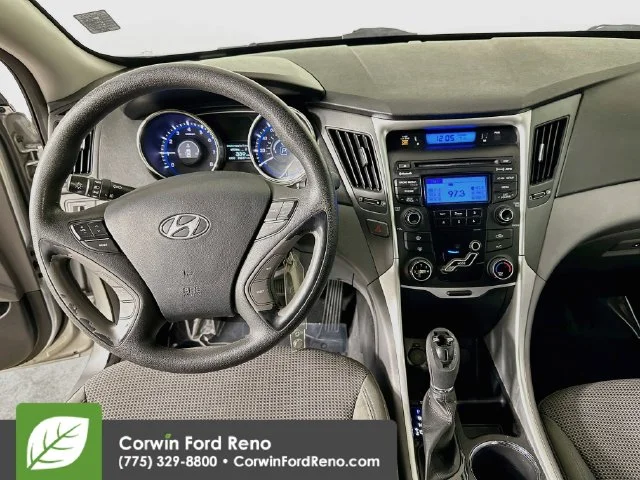 Used 2013 Radiant Silver Metallic Hyundai GLS image 24