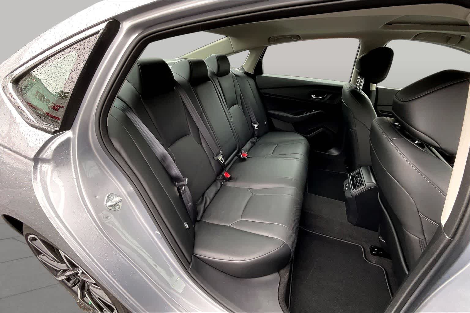 Used 2025 Solar Silver Metallic Honda Touring image 20