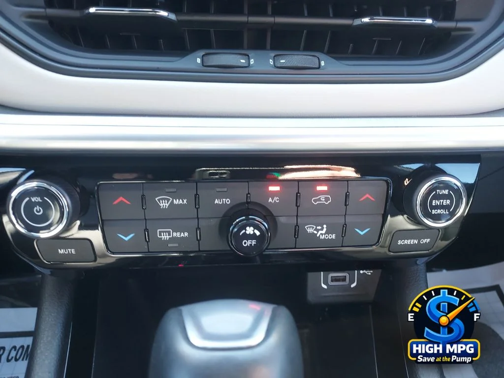 Used 2025 White Jeep Limited image 21