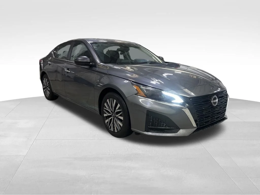 Used 2024 Gray Nissan 2.5 SV image 7