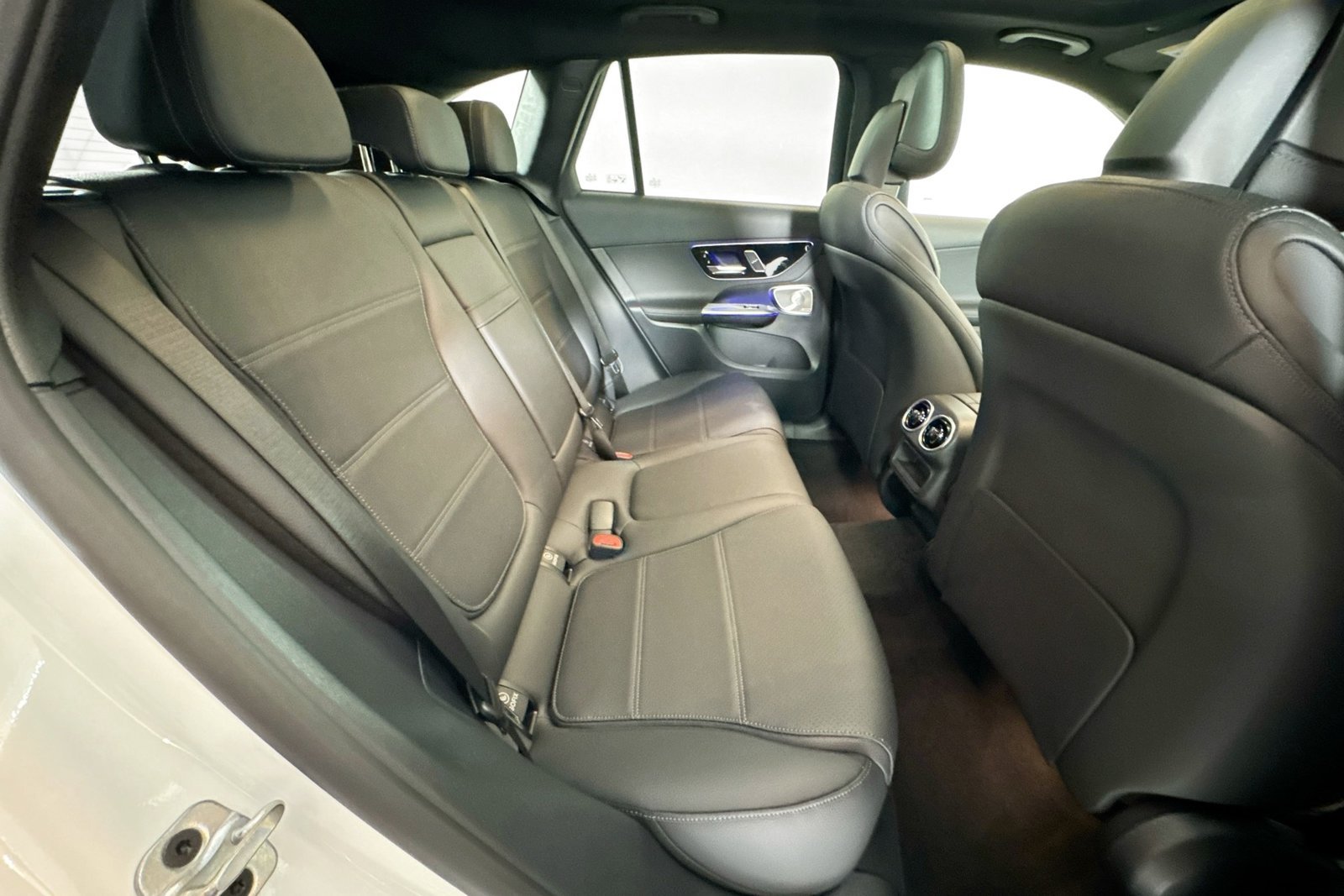 New 2026 Polar White Mercedes-Benz GLC 300 image 25