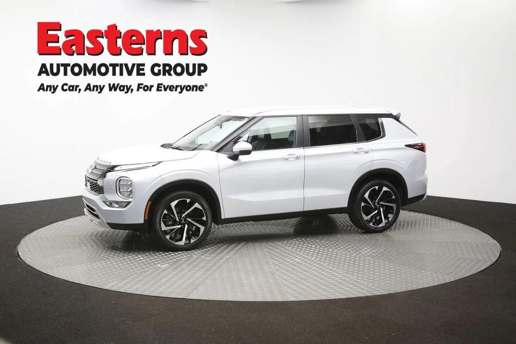 Used 2024 White Mitsubishi SE image 57