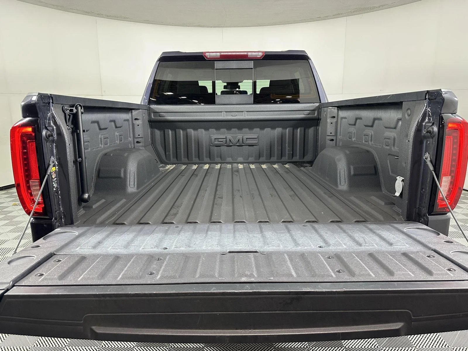 Used 2024 Titanium Rush Metallic GMC SLT image 10