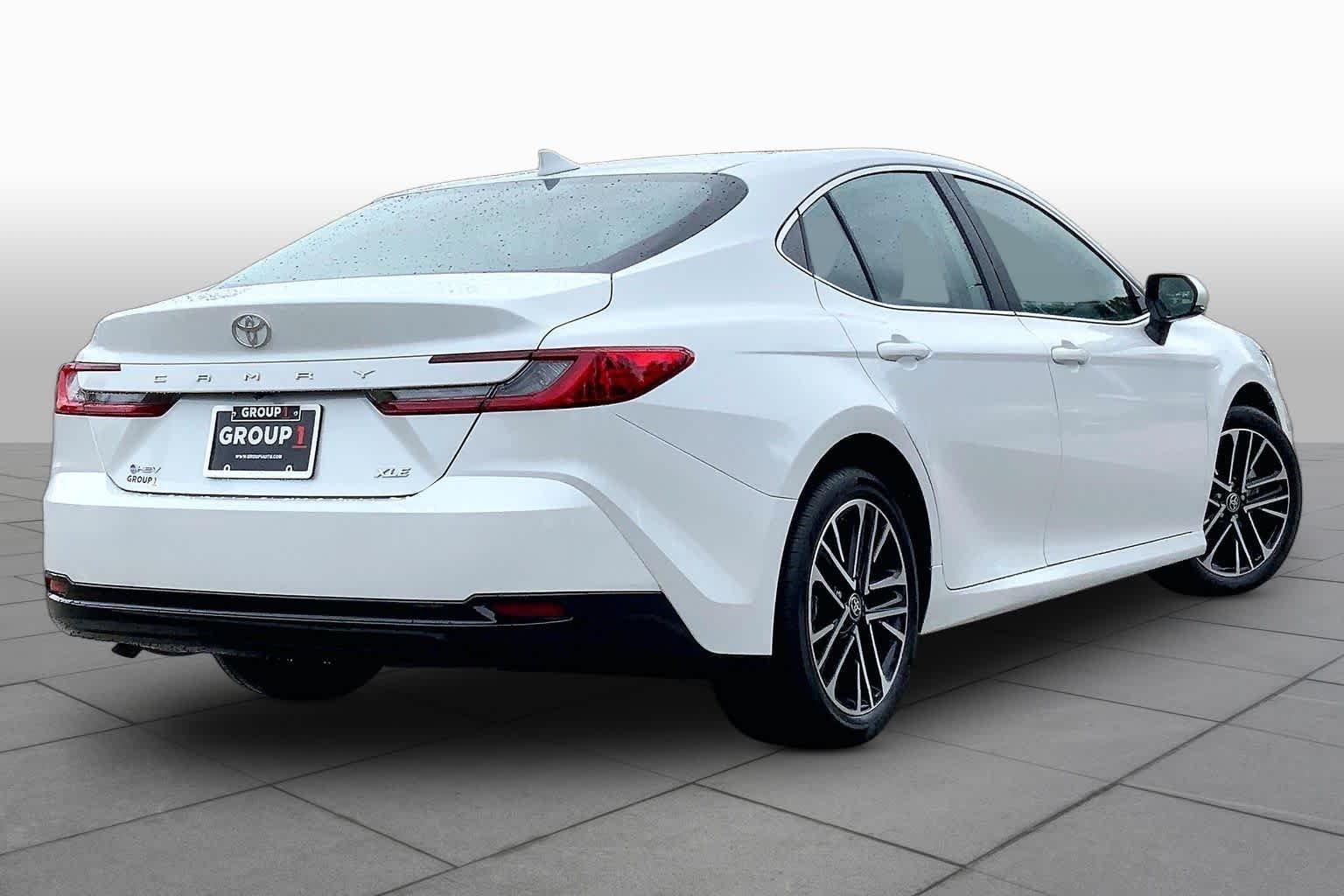 2026 Toyota Camry XLE - Photo 13