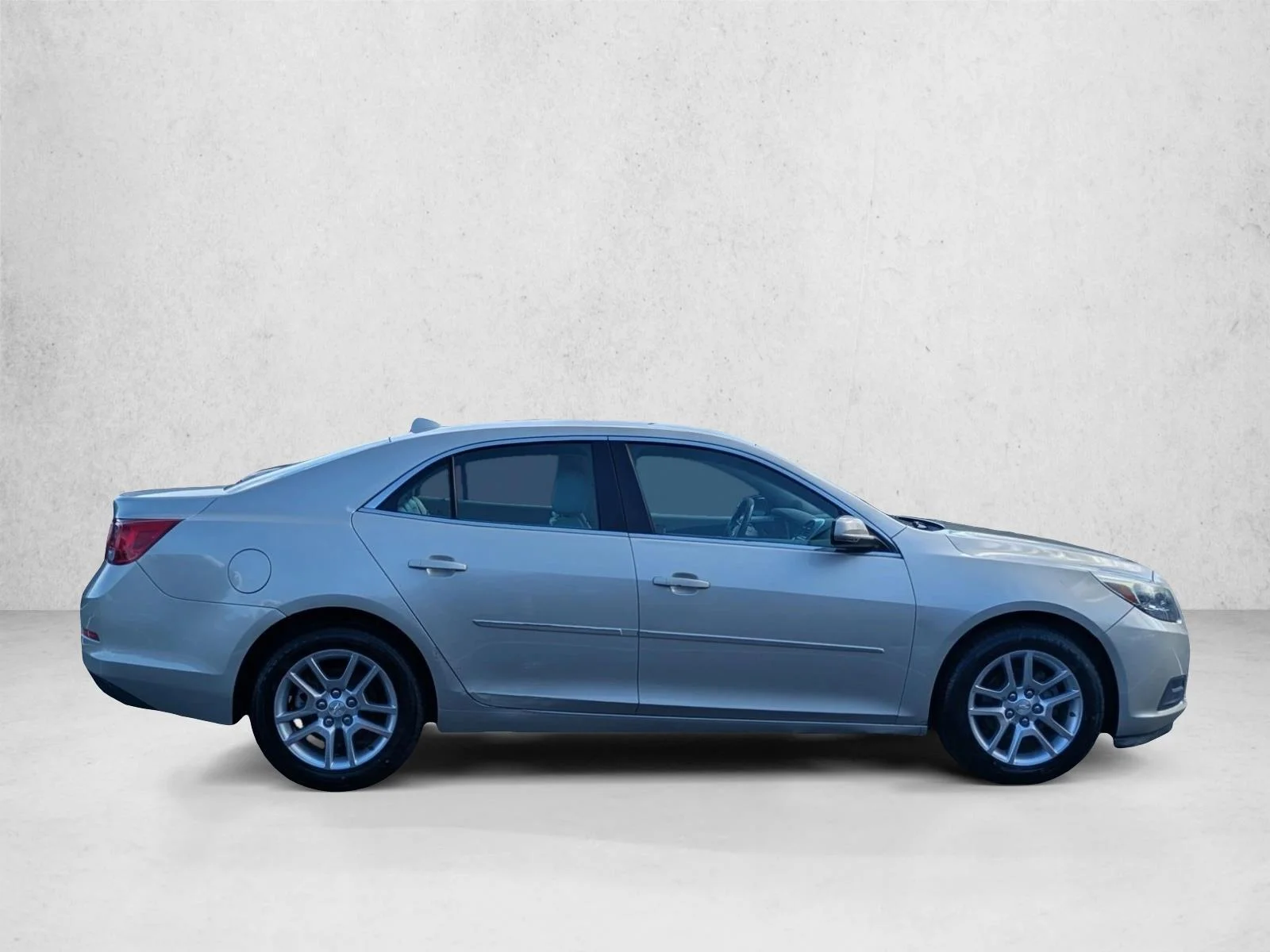 Used 2013 Champagne Silver Metallic Chevrolet LT image 4