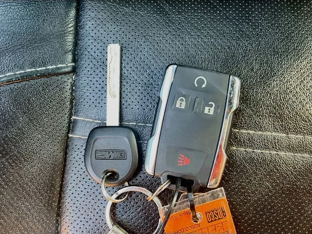 Used 2019 Black GMC Denali image 12