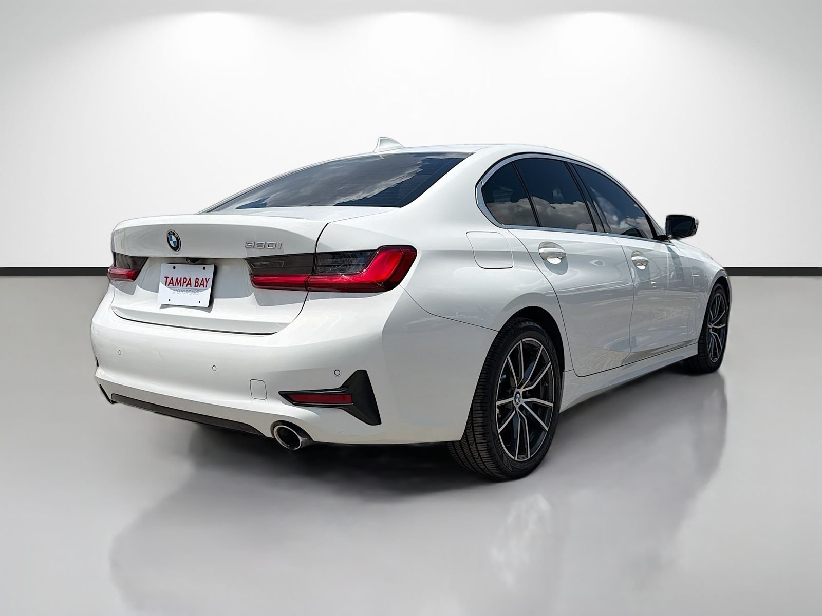 Used 2019 White BMW 330i image 3