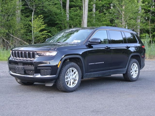 Used 2024 Black Jeep Laredo image 5