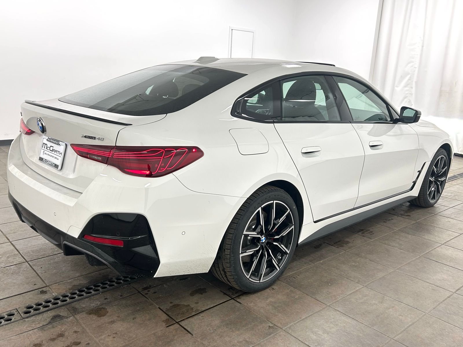 New 2026 Alpine White BMW xDrive40 image 5