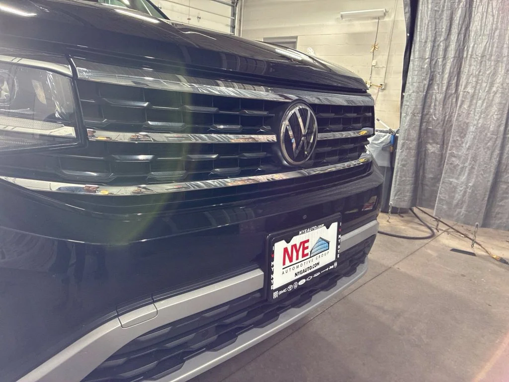 Used 2022 Black Volkswagen 3.6L V6 SE w/Technology image 41