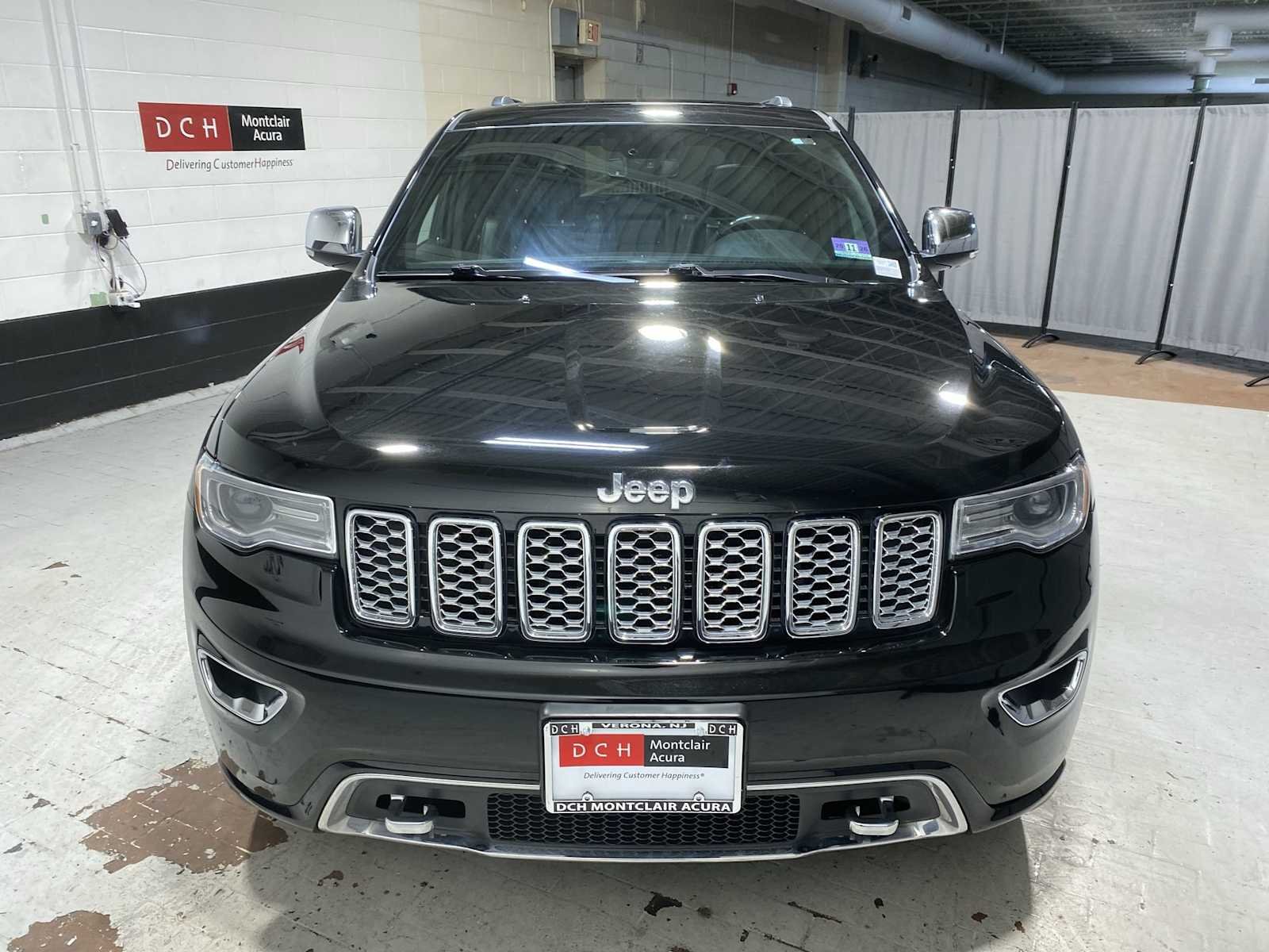 Used 2019 Diamond Black Crystal Pearlcoat Jeep Overland image 6