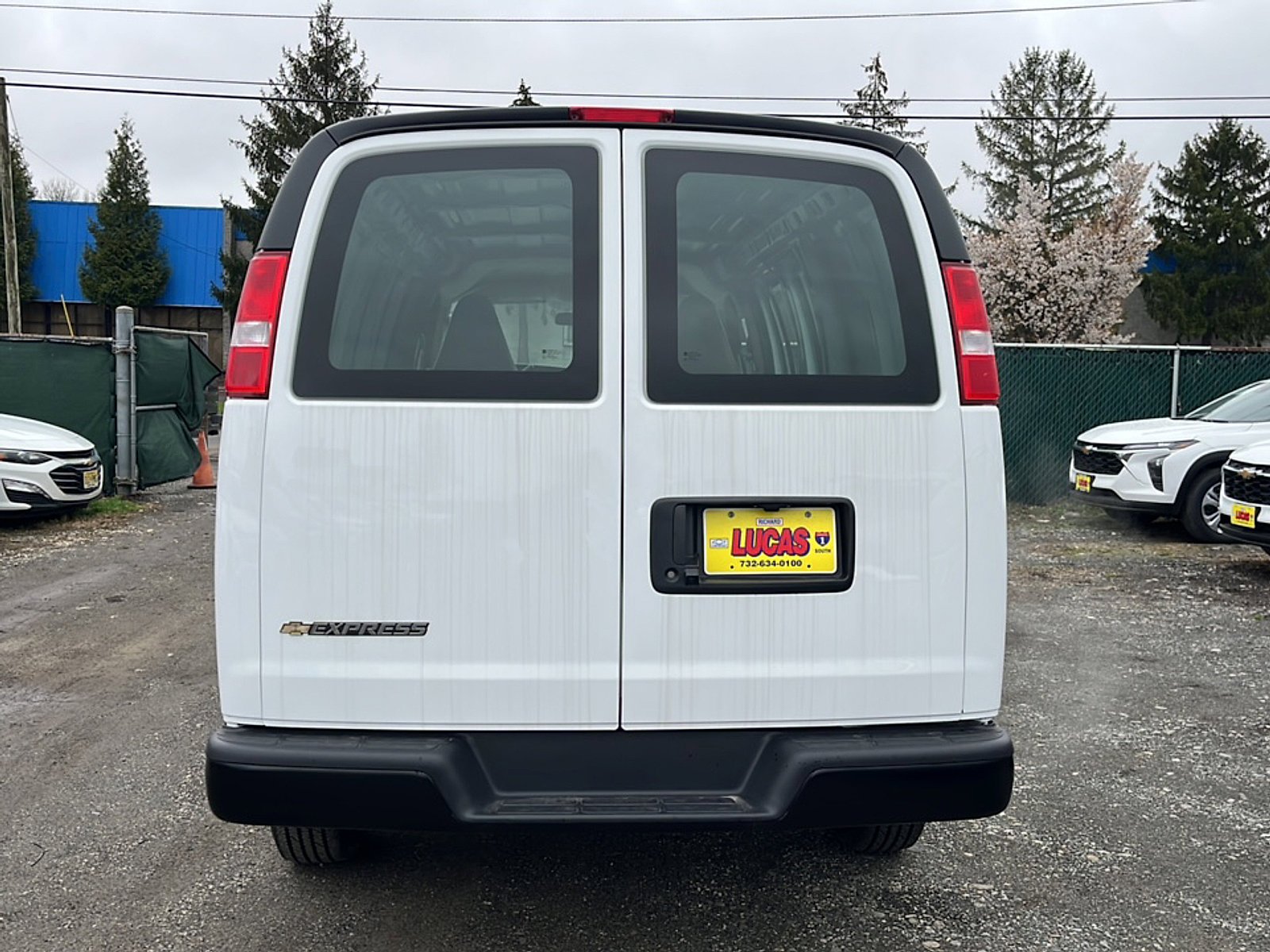 New 2025 Summit White Chevrolet WT image 8