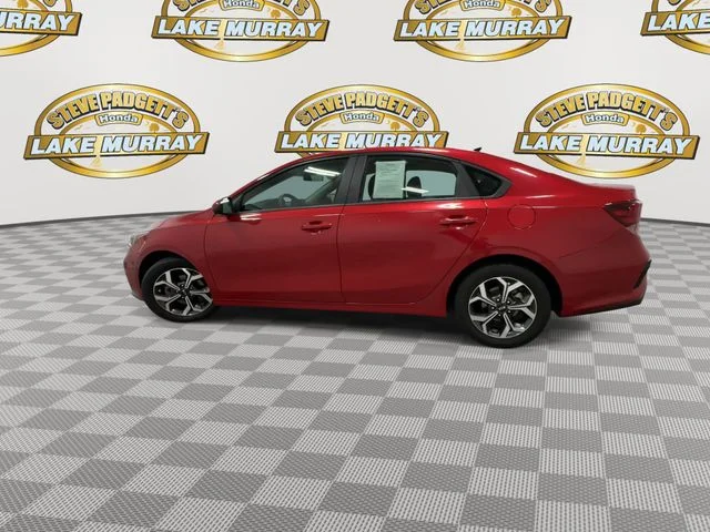 Used 2021 Currant Red Kia LXS image 8