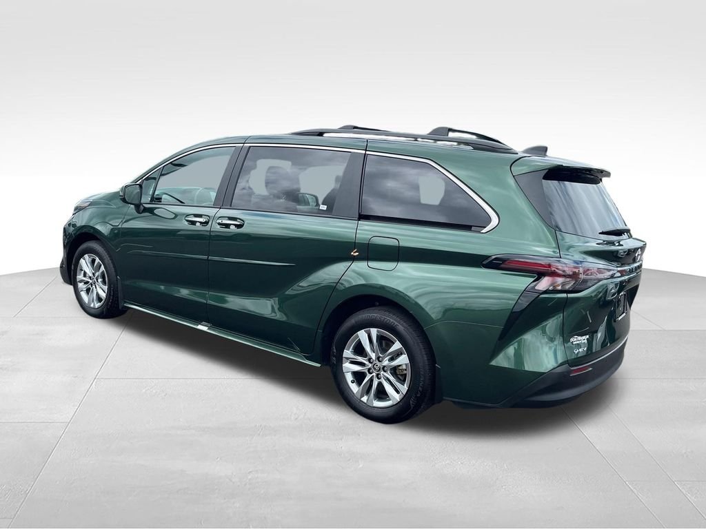Used 2025 Green Toyota XLE image 3
