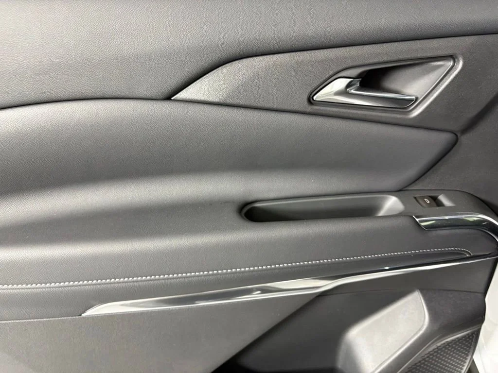 New 2026 Summit White Chevrolet LT image 38