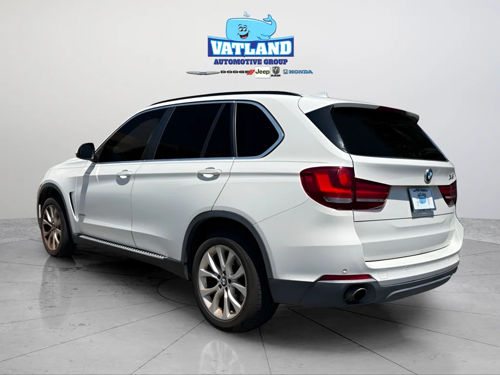 Used 2016 Alpine White BMW sDrive35i image 3