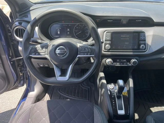 Used 2020 Blue Nissan SV image 12