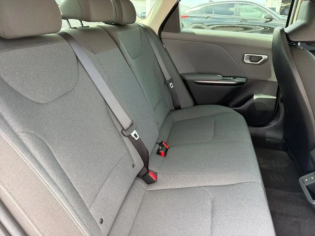 New 2026 Snow White Pearl Kia LXS image 23
