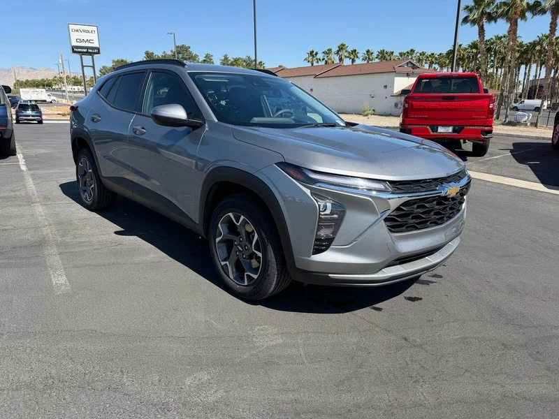 2025 Chevrolet Trax LT's photo