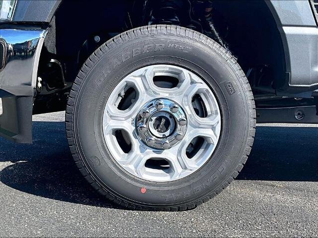 New 2026 Carbonized Gray Metallic Ford XLT image 28