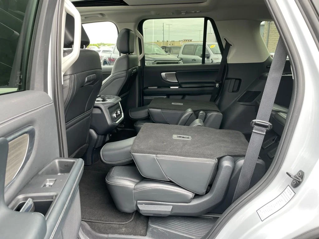 Used 2025 Silver Metallic Ford Platinum image 65