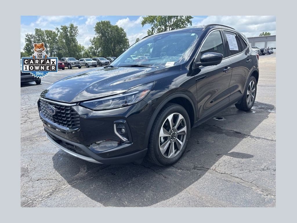Used 2023 Black Metallic Ford Platinum image 1
