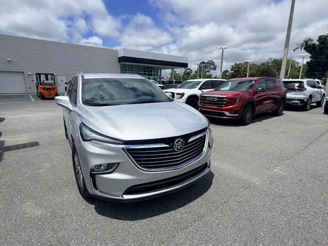 2022 Buick Enclave Essence's photo