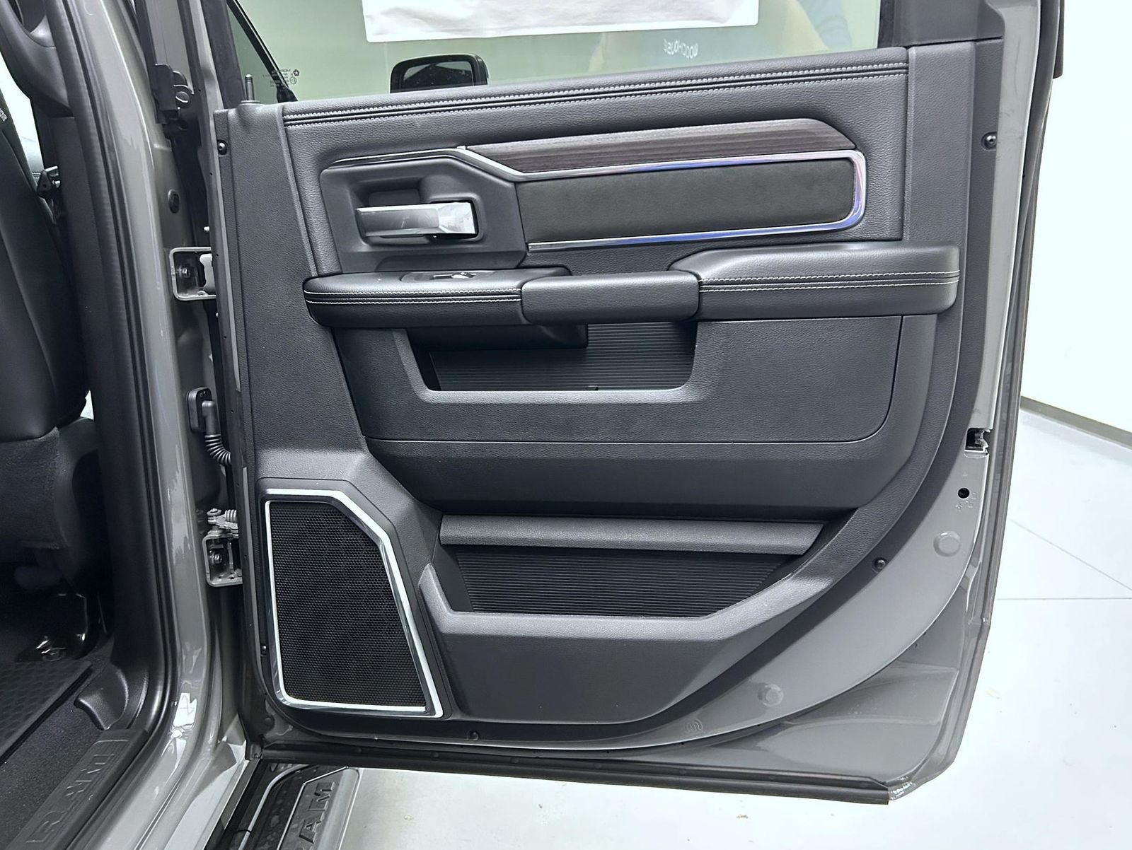 New 2026 Ceramic Gray Clear-Coat Exterior Paint RAM Laramie image 17