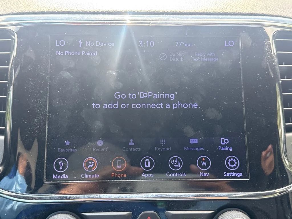 Used 2020 Diamond Black Jeep Limited image 25