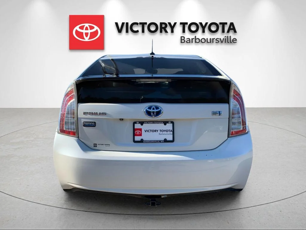 Used 2015 White Toyota Persona Series Special Edition image 4