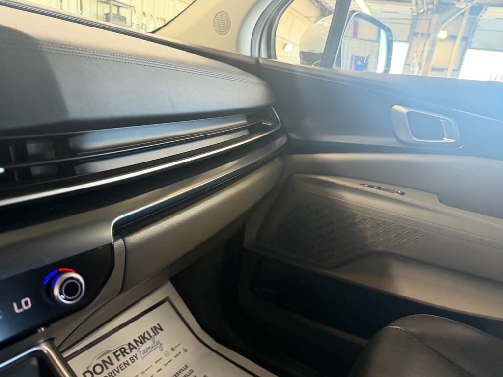 Used 2025 White Kia LXS image 15