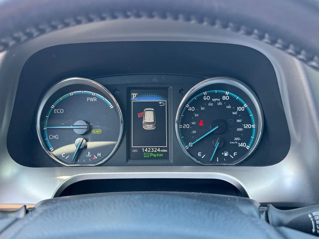 Used 2016 Silver Toyota Limited image 18
