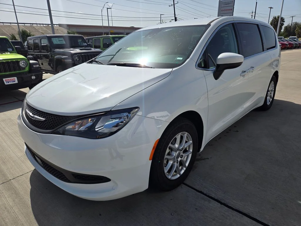 Used 2023 White Chrysler LX image 7