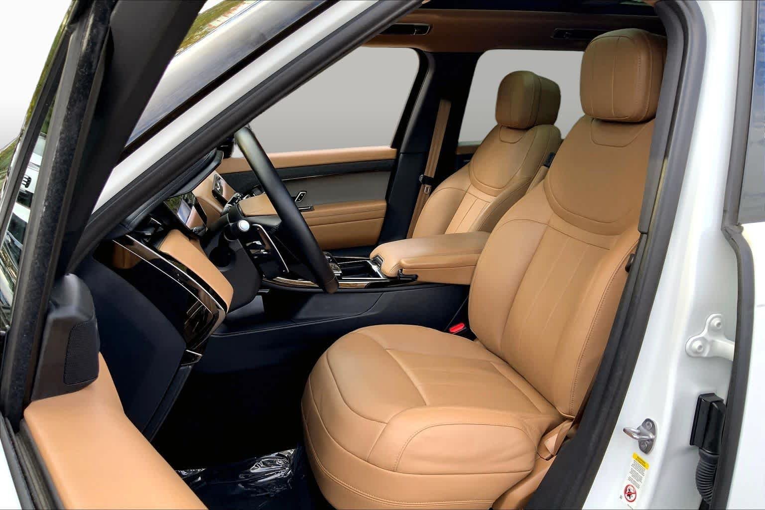 Used 2023 Fuji White Land Rover SE image 10