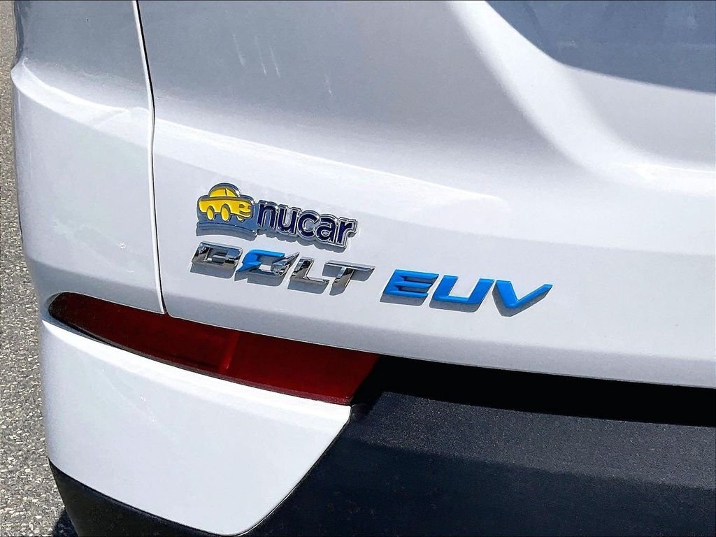 Used 2023 White Chevrolet LT image 28