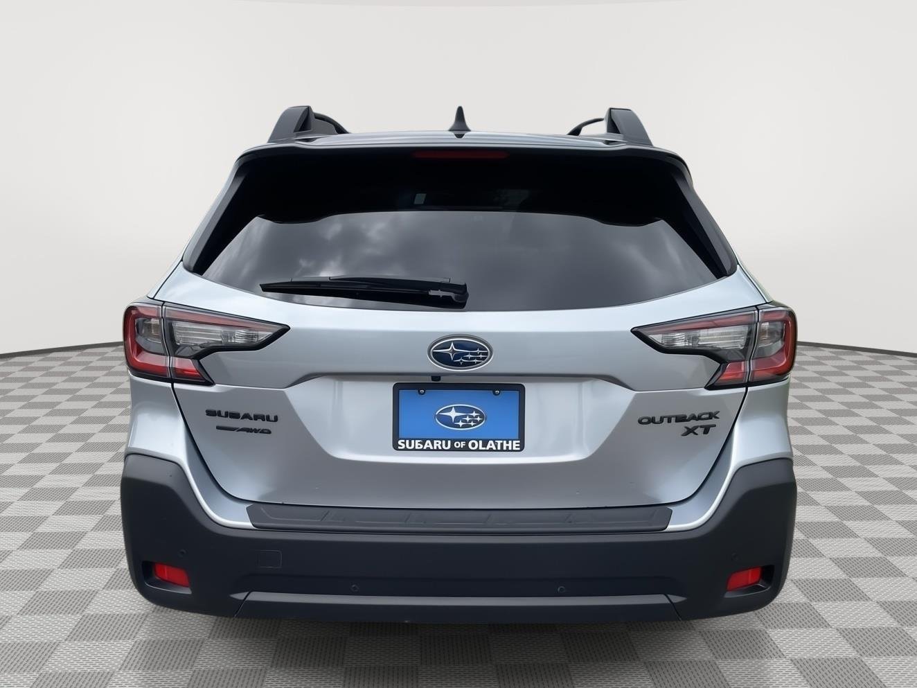 Used 2025 Ice Silver Metallic Subaru Onyx Edition XT image 7