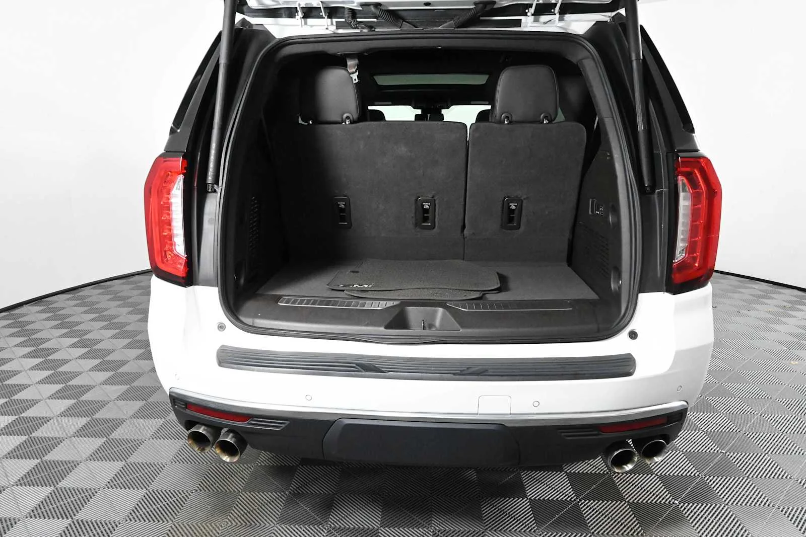 Used 2023 Summit White GMC Denali image 9