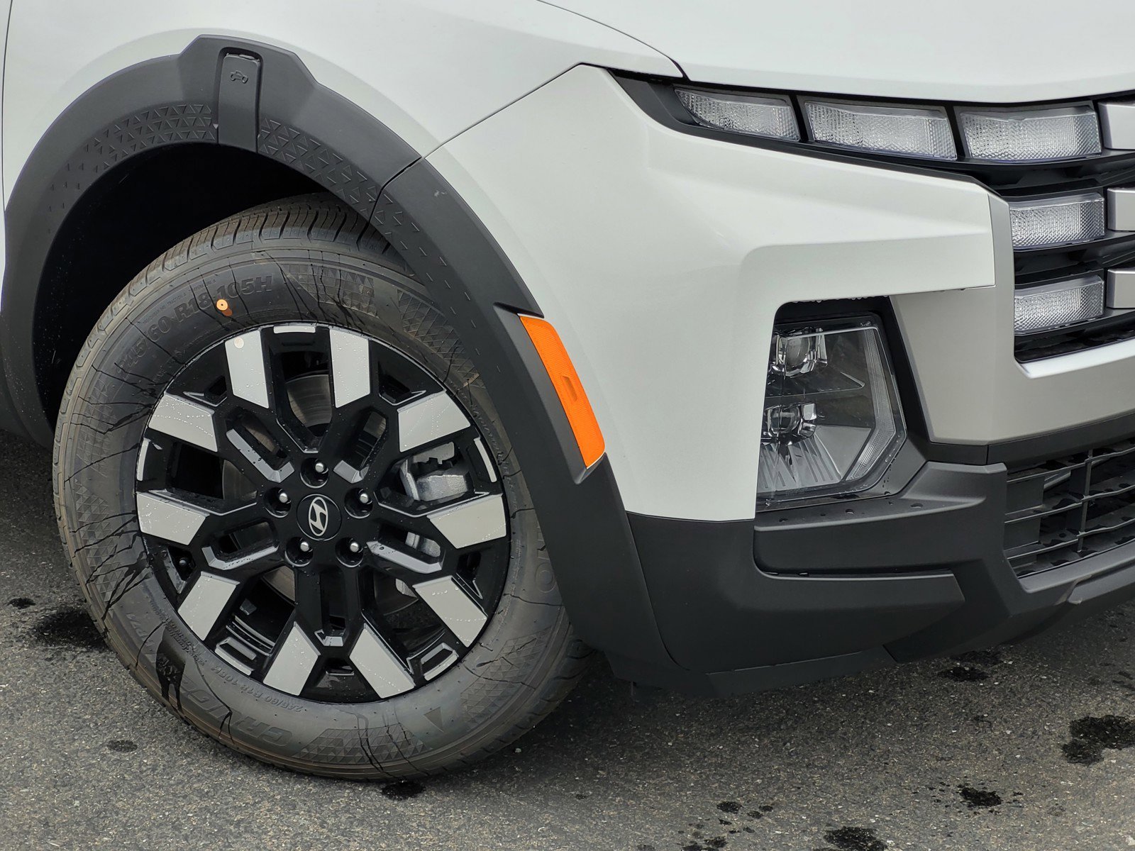 2026 Hyundai Santa Cruz SEL photo 2