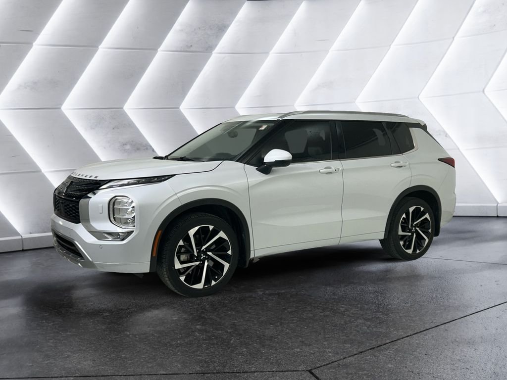 Used 2023 White Mitsubishi SEL image 3