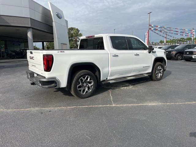 Used 2024 White GMC SLT image 3