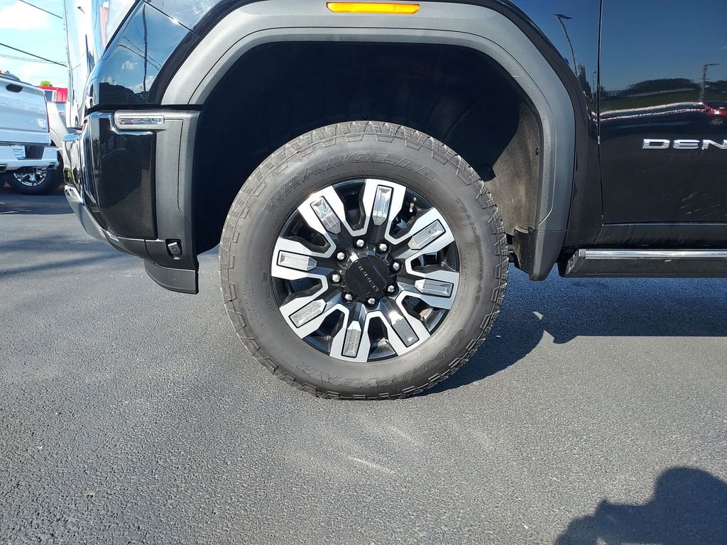 Used 2025 Black GMC Denali image 9