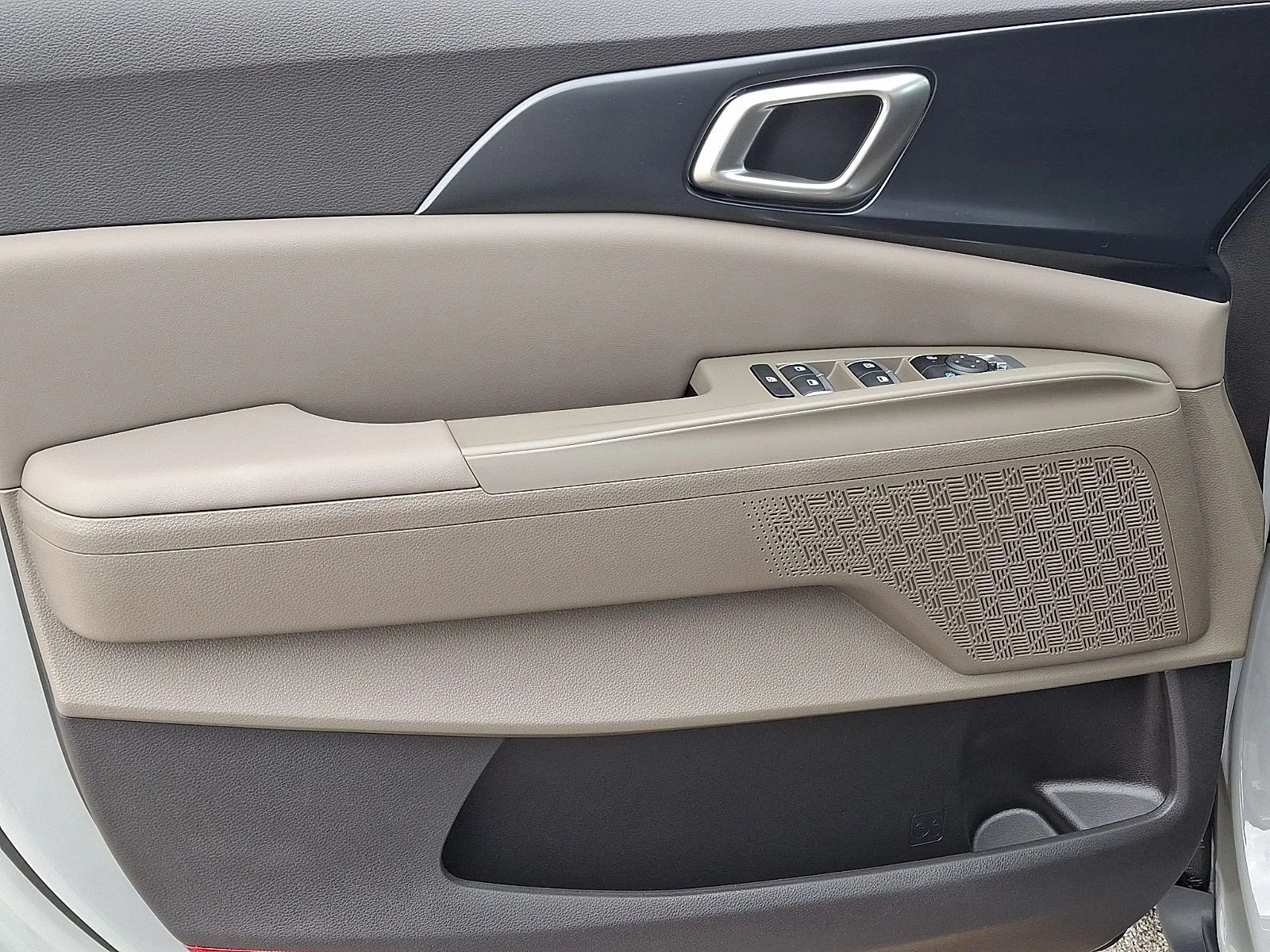 New 2027 Silver Kia LX image 11